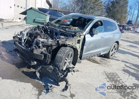 2018 Volvo Xc60 T5 Momentum z USA, uszkodzony, nr VIN LYV102RK5JB116884